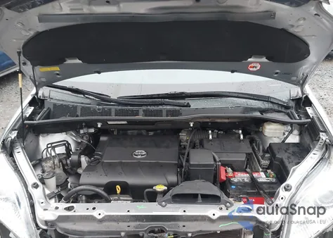 2011 Toyota Sienna Xle V6 z USA, uszkodzony, nr VIN 5TDYK3DC9BS031699